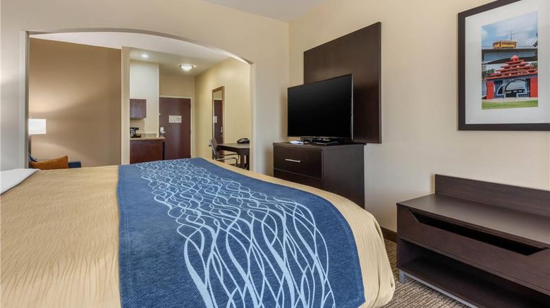 <b>Comfort Inn & Suites Suite</b>. Images powered by <a href="https://iceportal.shijigroup.com/" title="IcePortal" target="_blank">IcePortal</a>.