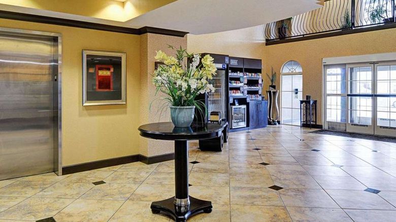 <b>Comfort Suites Lobby</b>. Images powered by <a href="https://iceportal.shijigroup.com/" title="IcePortal" target="_blank">IcePortal</a>.