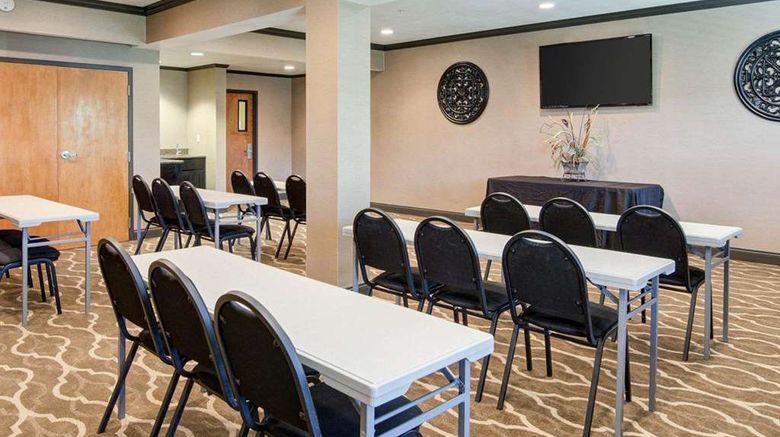 <b>Comfort Suites Meeting</b>. Images powered by <a href="https://iceportal.shijigroup.com/" title="IcePortal" target="_blank">IcePortal</a>.