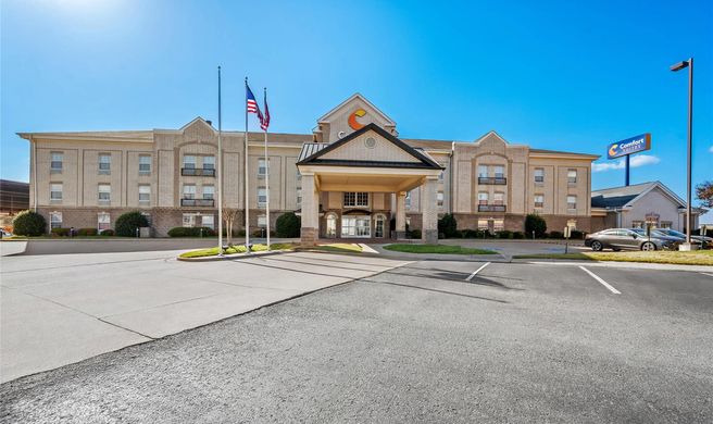 Comfort Suites Exterior