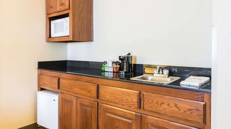 Quality Inn and Suites Alma I-40 Suite