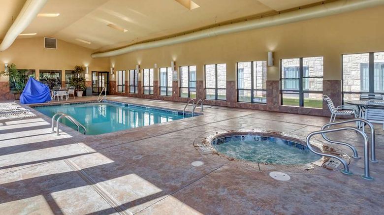 <b>Comfort Inn & Suites Pool</b>. Images powered by <a href="https://iceportal.shijigroup.com/" title="IcePortal" target="_blank">IcePortal</a>.