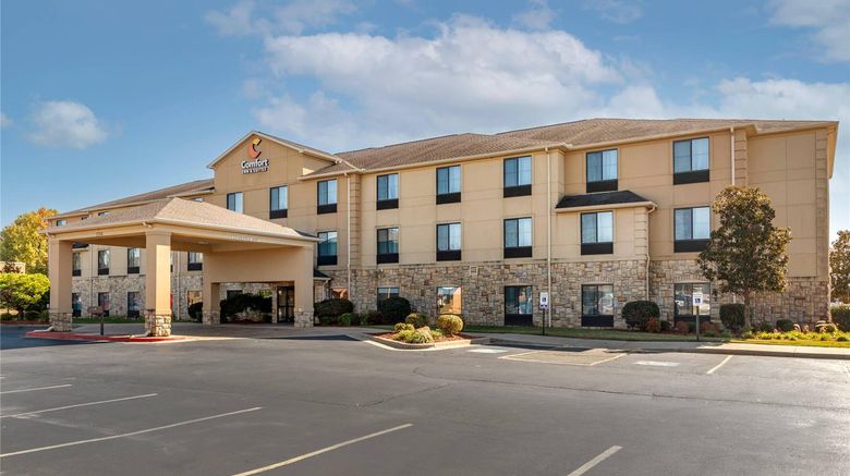 Comfort Inn  and  Suites Exterior. Images powered by <a href="https://iceportal.shijigroup.com" target="_blank" rel="noopener">Ice Portal</a>.