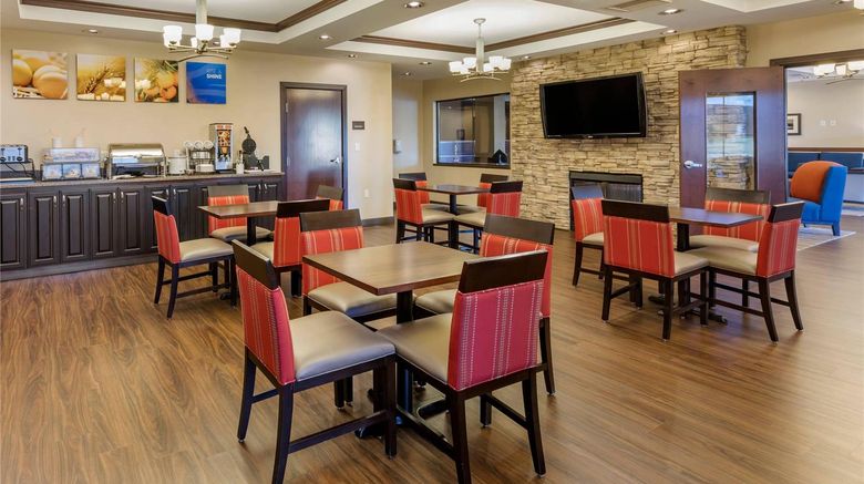 <b>Comfort Inn & Suites Restaurant</b>. Images powered by <a href="https://iceportal.shijigroup.com/" title="IcePortal" target="_blank">IcePortal</a>.