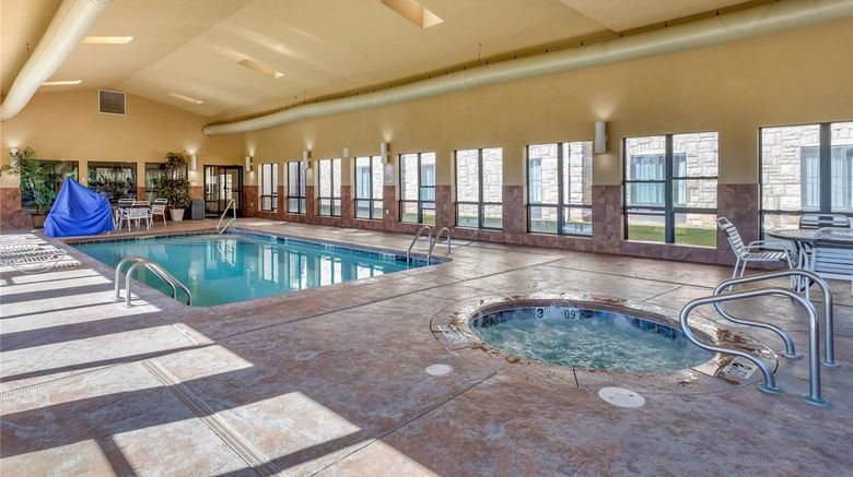 <b>Comfort Inn & Suites Pool</b>. Images powered by <a href="https://iceportal.shijigroup.com/" title="IcePortal" target="_blank">IcePortal</a>.