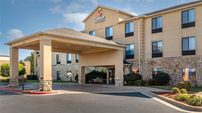 <b>Comfort Inn & Suites Exterior</b>. Images powered by <a href="https://iceportal.shijigroup.com/" title="IcePortal" target="_blank">IcePortal</a>.