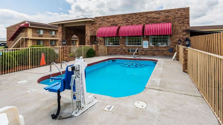 <b>Econo Lodge and Suites Brinkley Pool</b>. Images powered by <a href="https://iceportal.shijigroup.com/" title="IcePortal" target="_blank">IcePortal</a>.