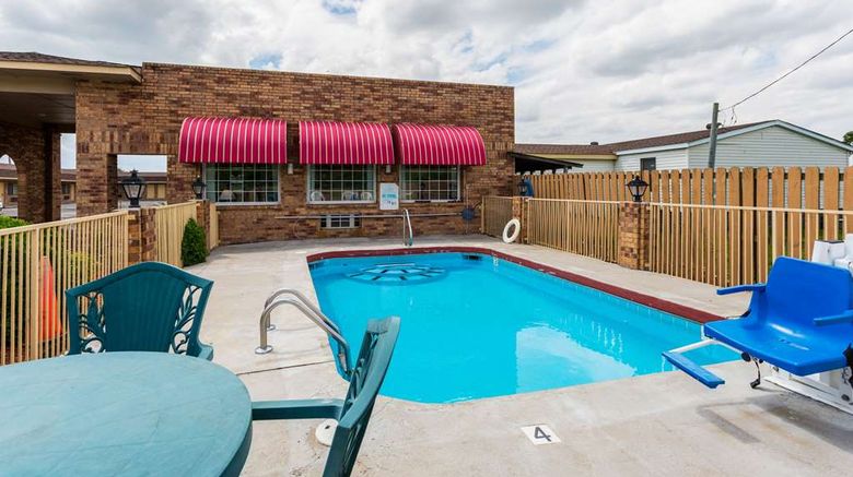 <b>Econo Lodge and Suites Brinkley Pool</b>. Images powered by <a href="https://iceportal.shijigroup.com/" title="IcePortal" target="_blank">IcePortal</a>.