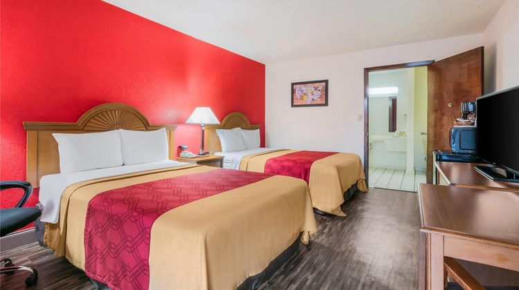 Econo Lodge and Suites Brinkley Room