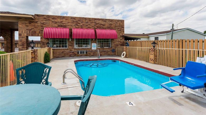 <b>Econo Lodge and Suites Brinkley Pool</b>. Images powered by <a href="https://iceportal.shijigroup.com/" title="IcePortal" target="_blank">IcePortal</a>.