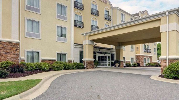 Comfort Suites Exterior