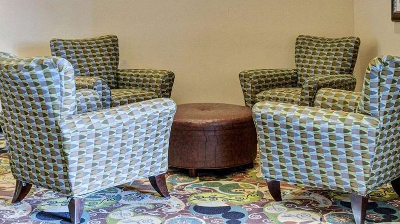 <b>Comfort Suites Lobby</b>. Images powered by <a href="https://iceportal.shijigroup.com/" title="IcePortal" target="_blank">IcePortal</a>.