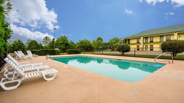 Quality Inn Heber Springs Pool