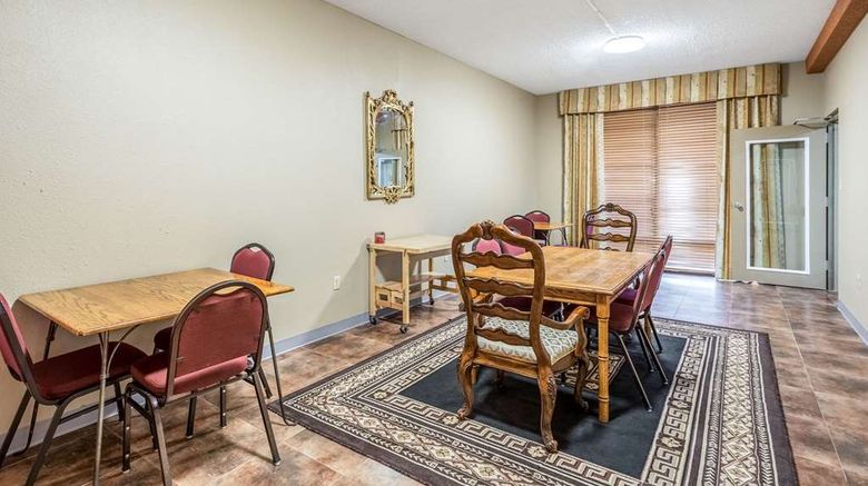 <b>Quality Inn Heber Springs Meeting</b>. Images powered by <a href="https://iceportal.shijigroup.com/" title="IcePortal" target="_blank">IcePortal</a>.