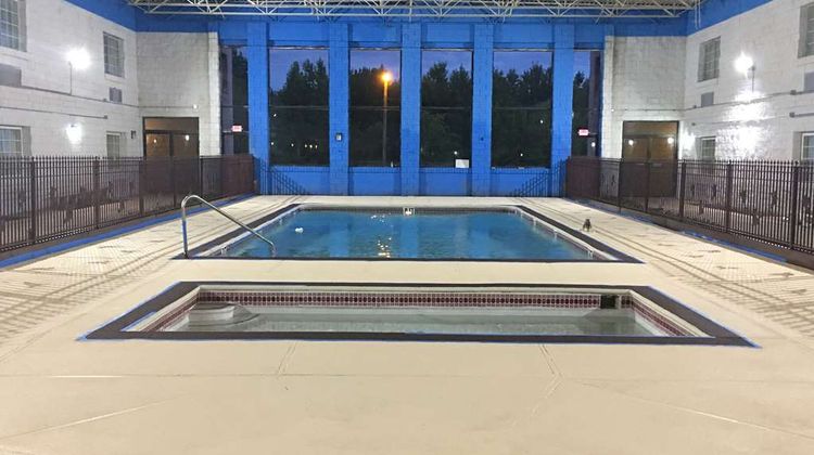 Quality Inn & Suites Paragould Pool