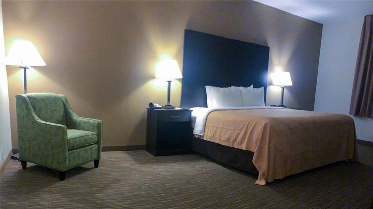 Quality Inn & Suites Paragould Room