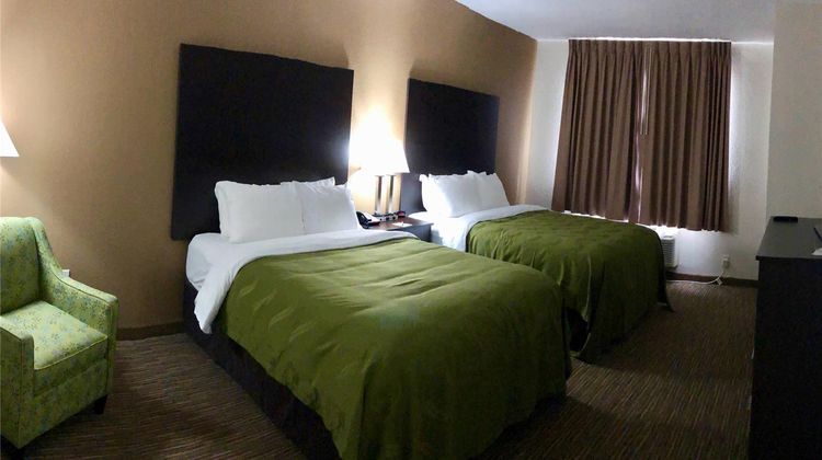 Quality Inn & Suites Paragould Room