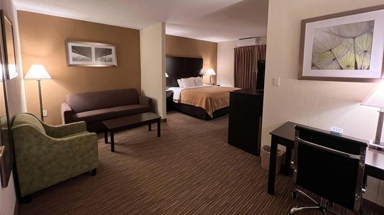 Quality Inn & Suites Paragould Suite