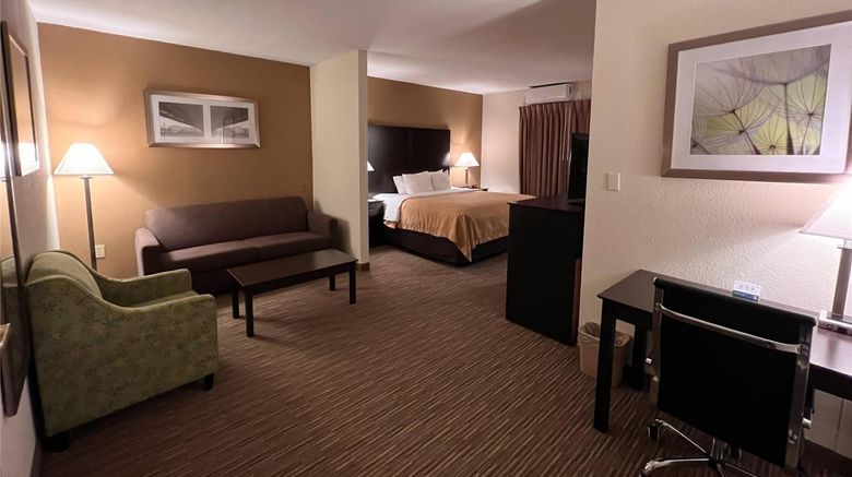 <b>Quality Inn & Suites Paragould Suite</b>. Images powered by <a href="https://iceportal.shijigroup.com/" title="IcePortal" target="_blank">IcePortal</a>.