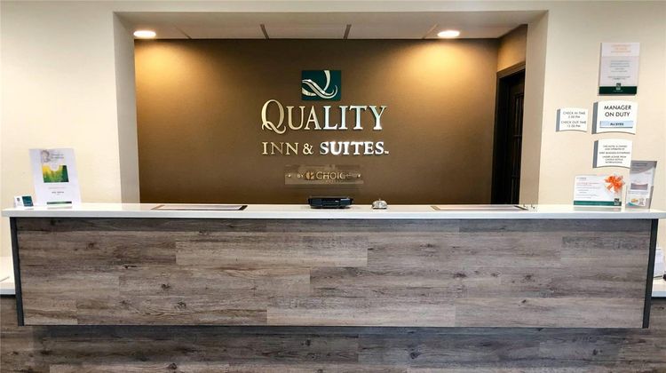 Quality Inn & Suites Paragould Lobby