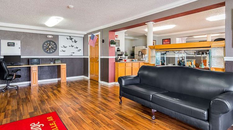 Econo Lodge near Little Rock Air Force Lobby