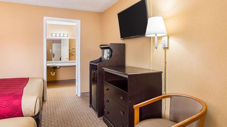 Econo Lodge near Little Rock Air Force Room