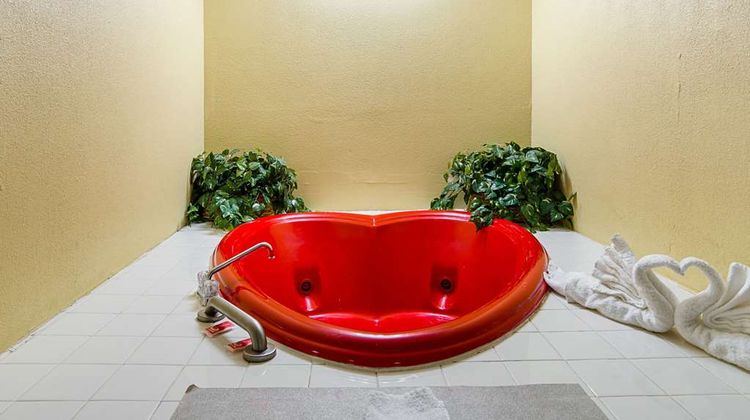 Econo Lodge near Little Rock Air Force Suite