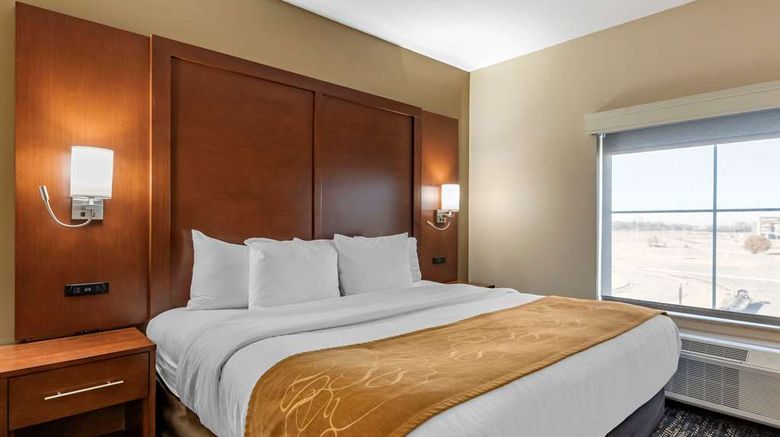 <b>Comfort Suites West Memphis Suite</b>. Images powered by <a href="https://iceportal.shijigroup.com/" title="IcePortal" target="_blank">IcePortal</a>.