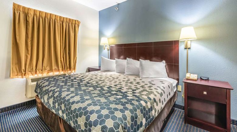 <b>Econo Lodge Inn & Suites Suite</b>. Images powered by <a href="https://iceportal.shijigroup.com/" title="IcePortal" target="_blank">IcePortal</a>.