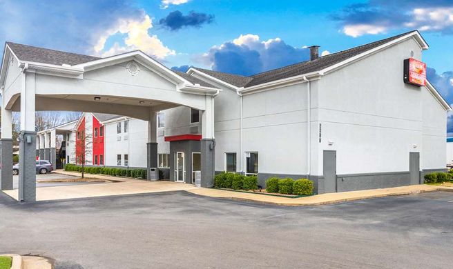 Econo Lodge Inn & Suites Exterior