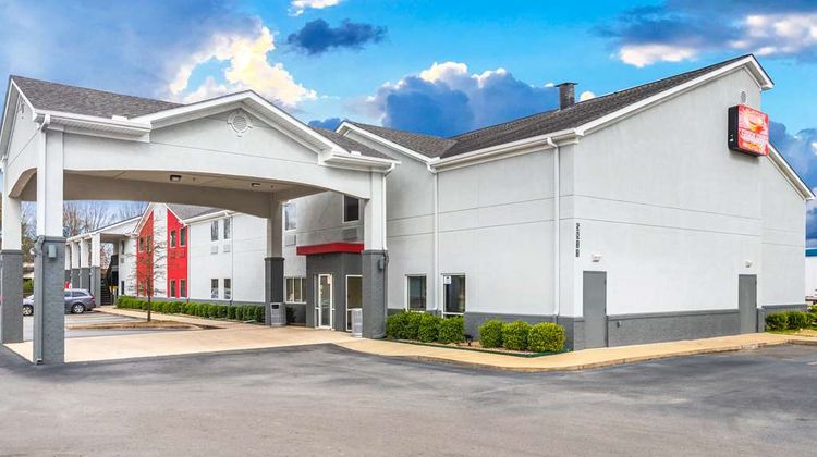 Econo Lodge Inn & Suites Exterior