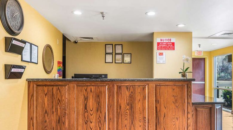 <b>Econo Lodge Inn & Suites Lobby</b>. Images powered by <a href="https://iceportal.shijigroup.com/" title="IcePortal" target="_blank">IcePortal</a>.
