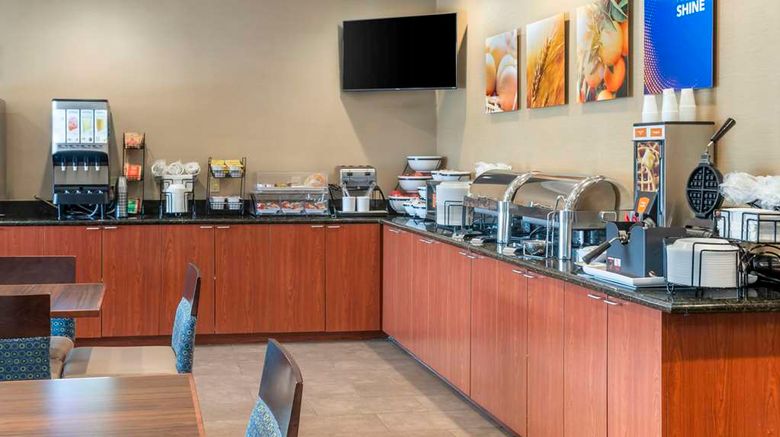 <b>Comfort Inn & Suites Restaurant</b>. Images powered by <a href="https://iceportal.shijigroup.com/" title="IcePortal" target="_blank">IcePortal</a>.