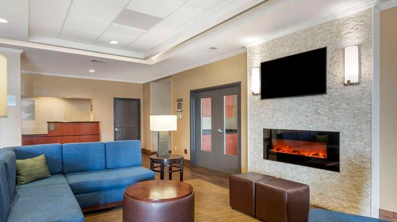 <b>Comfort Inn & Suites Lobby</b>. Images powered by <a href="https://iceportal.shijigroup.com/" title="IcePortal" target="_blank">IcePortal</a>.