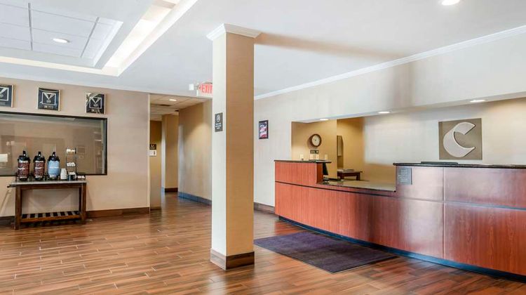Comfort Inn & Suites Lobby