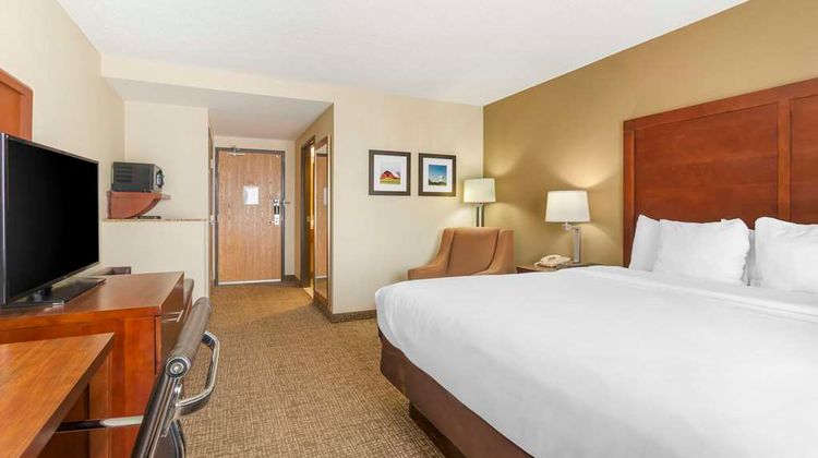 Comfort Inn & Suites Room