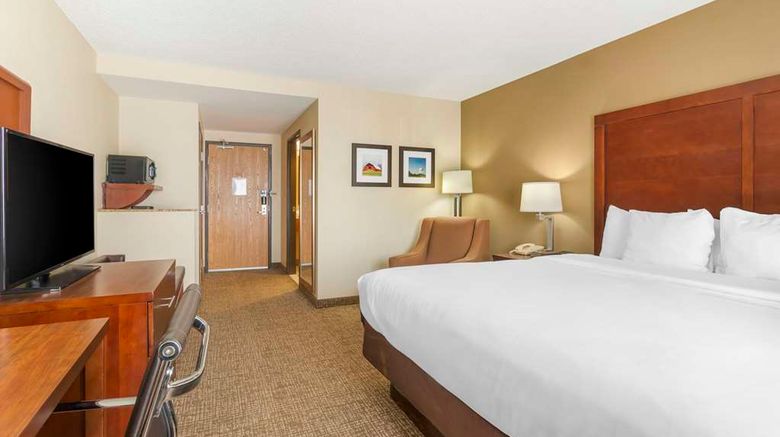 <b>Comfort Inn & Suites Room</b>. Images powered by <a href="https://iceportal.shijigroup.com/" title="IcePortal" target="_blank">IcePortal</a>.