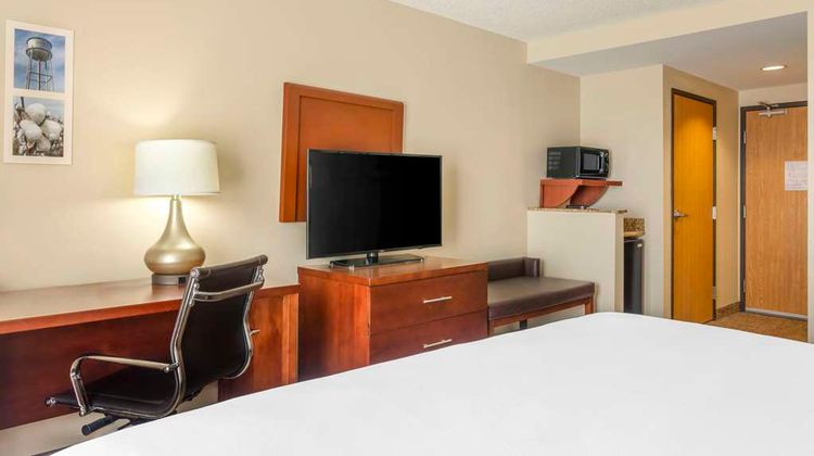 Comfort Inn & Suites Room