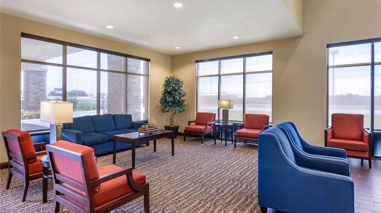 <b>Comfort Suites Lobby</b>. Images powered by <a href="https://iceportal.shijigroup.com/" title="IcePortal" target="_blank">IcePortal</a>.