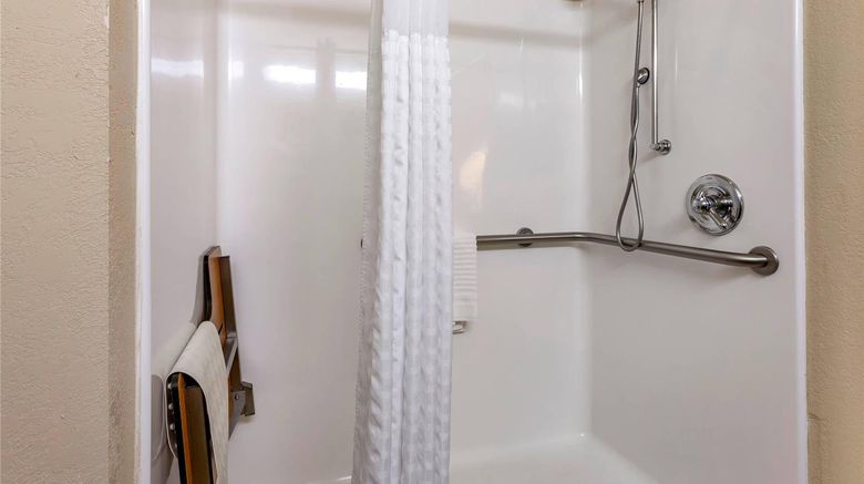 <b>Comfort Suites Suite</b>. Images powered by <a href="https://iceportal.shijigroup.com/" title="IcePortal" target="_blank">IcePortal</a>.