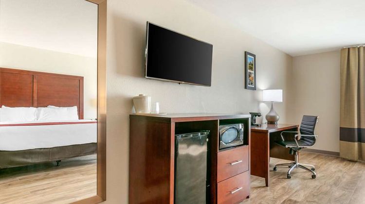 Comfort Inn & Suites Room
