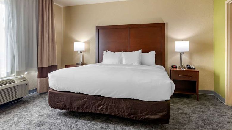 <b>Comfort Inn Crystal Bridges, Bentonville Room</b>. Images powered by <a href="https://iceportal.shijigroup.com/" title="IcePortal" target="_blank">IcePortal</a>.