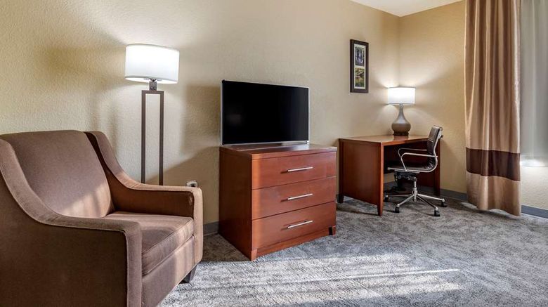 <b>Comfort Inn Crystal Bridges, Bentonville Room</b>. Images powered by <a href="https://iceportal.shijigroup.com/" title="IcePortal" target="_blank">IcePortal</a>.