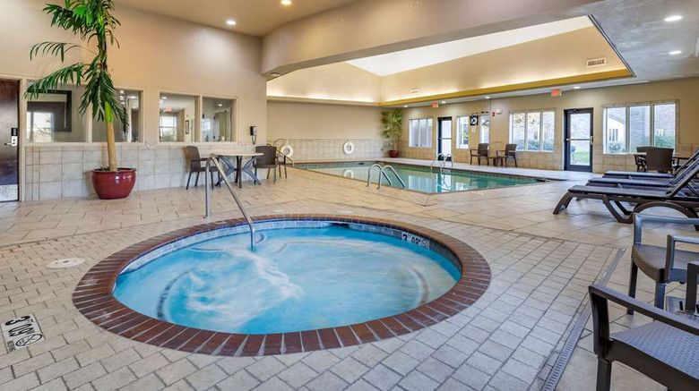 <b>Comfort Inn Crystal Bridges, Bentonville Pool</b>. Images powered by <a href="https://iceportal.shijigroup.com/" title="IcePortal" target="_blank">IcePortal</a>.