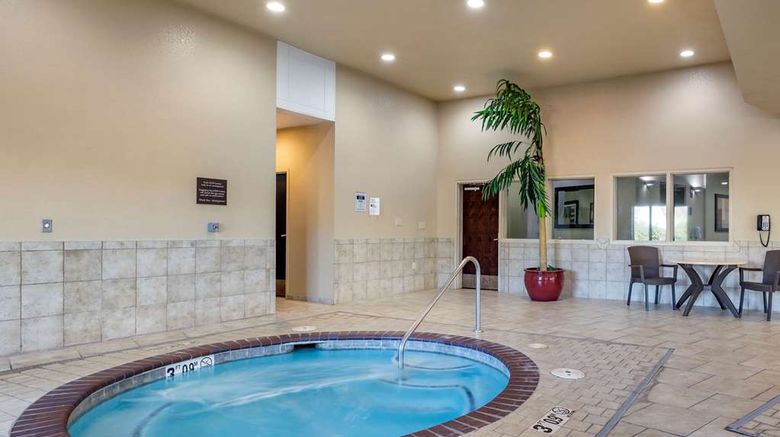 <b>Comfort Inn Crystal Bridges, Bentonville Pool</b>. Images powered by <a href="https://iceportal.shijigroup.com/" title="IcePortal" target="_blank">IcePortal</a>.