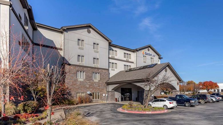 <b>Comfort Inn Crystal Bridges, Bentonville Exterior</b>. Images powered by <a href="https://iceportal.shijigroup.com/" title="IcePortal" target="_blank">IcePortal</a>.
