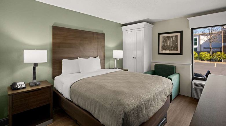 <b>Quality Inn & Stes Room</b>. Images powered by <a href="https://iceportal.shijigroup.com/" title="IcePortal" target="_blank">IcePortal</a>.