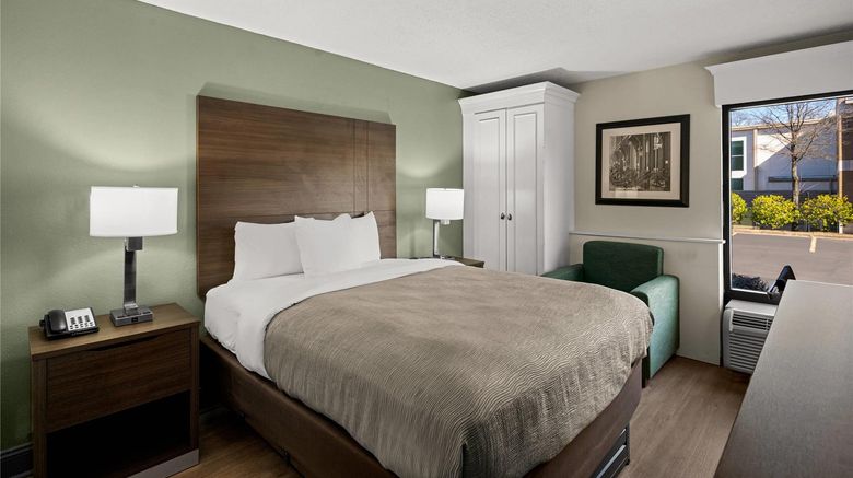 <b>Quality Inn & Stes Room</b>. Images powered by <a href="https://iceportal.shijigroup.com/" title="IcePortal" target="_blank">IcePortal</a>.