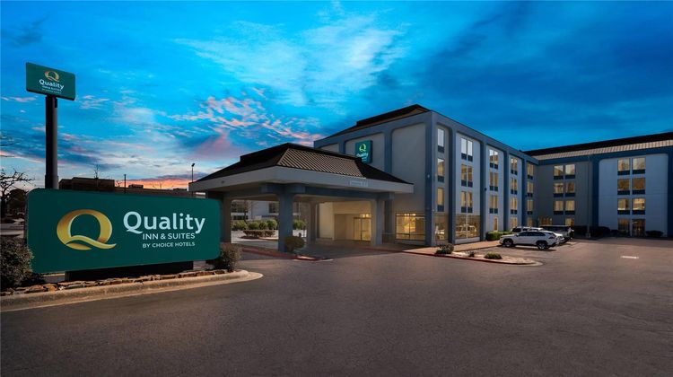 Quality Inn & Stes Exterior