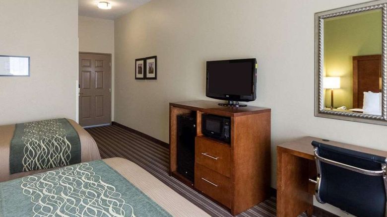 <b>Comfort Inn & Suites Room</b>. Images powered by <a href="https://iceportal.shijigroup.com/" title="IcePortal" target="_blank">IcePortal</a>.